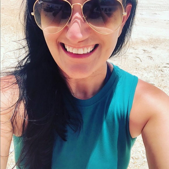 Meet your Posher, Carolyn - Picture 2 of 2